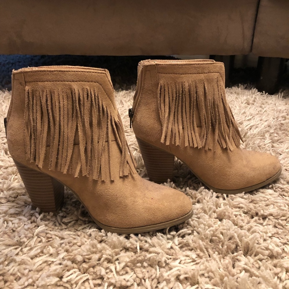 Fringe booties size 5 1/2